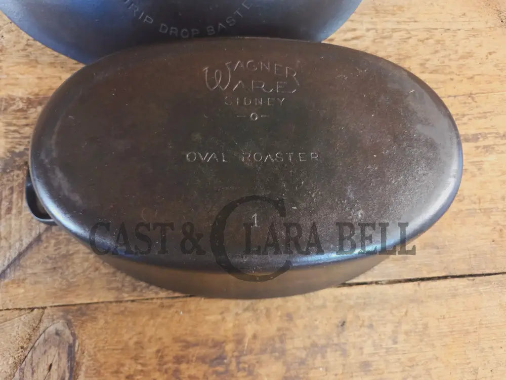A bread maker’s dream. Very Hard to Find Wagner Stylized Logo Oval Roaster with Turtle Top sawtooth drip lid - Dutch