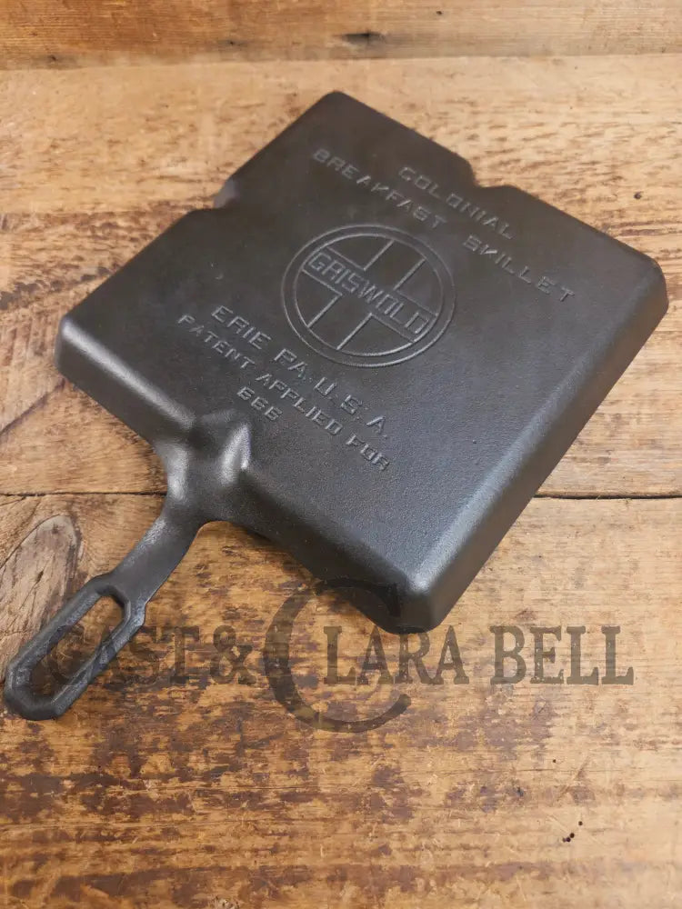 A customer favorite! Unique Griswold Cast Iron Colonial Breakfast Skillet! P/N 666 D. Great for bacon and eggs! Skillet