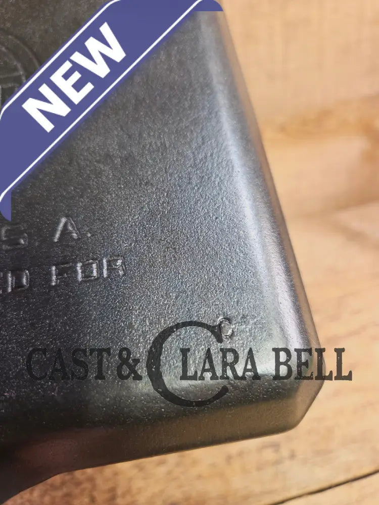 A customer favorite! Unique Griswold Cast Iron Colonial Breakfast Skillet! P/N 666 C. Great for bacon and eggs! Skillet