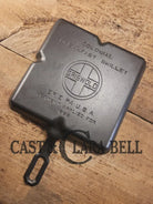 A customer favorite! Unique Griswold Cast Iron Colonial Breakfast Skillet! P/N 666. Great for bacon and eggs! Skillet