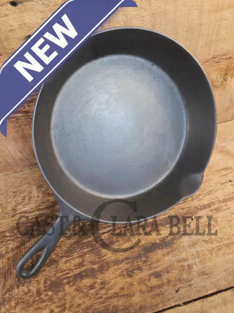 A favorite of ours! 1895-1910’s! Wagner Sidney #8 Cast Iron Skillet double Arc Logo and black iron Finish. Beautiful