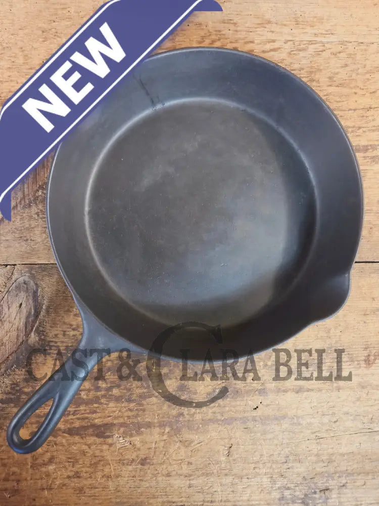 A favorite of ours! 1895-1910’s! Wagner Sidney #8 Cast Iron Skillet double Arc Logo and black iron Finish. Beautiful
