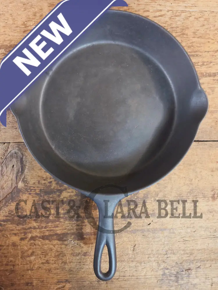 A favorite of ours! 1895-1910’s! Wagner Sidney #8 Cast Iron Skillet double Arc Logo and black iron Finish. Beautiful