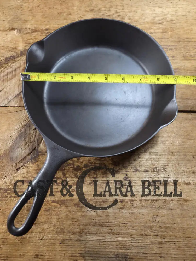 A special piece! 1910’s 3rd Series (Griswold) Erie #6 Cast Iron Skillet. Font similar to Erie ’Griswolds’ style. 699 A.