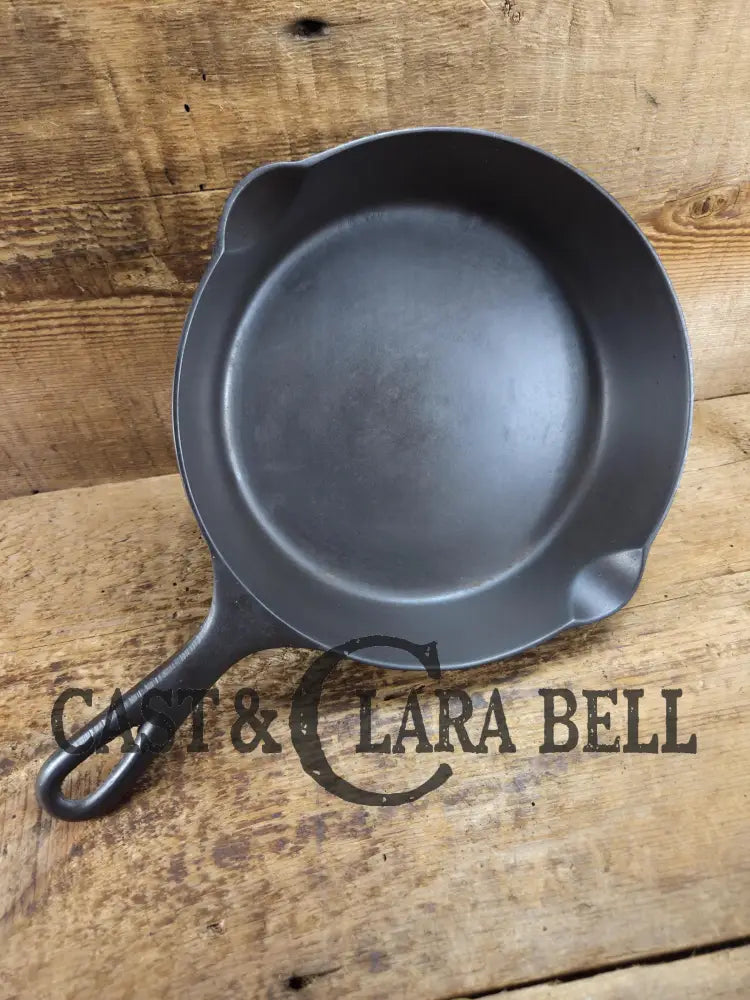 A special piece! 1910’s 3rd Series (Griswold) Erie #6 Cast Iron Skillet. Font similar to Erie ’Griswolds’ style. 699 A.