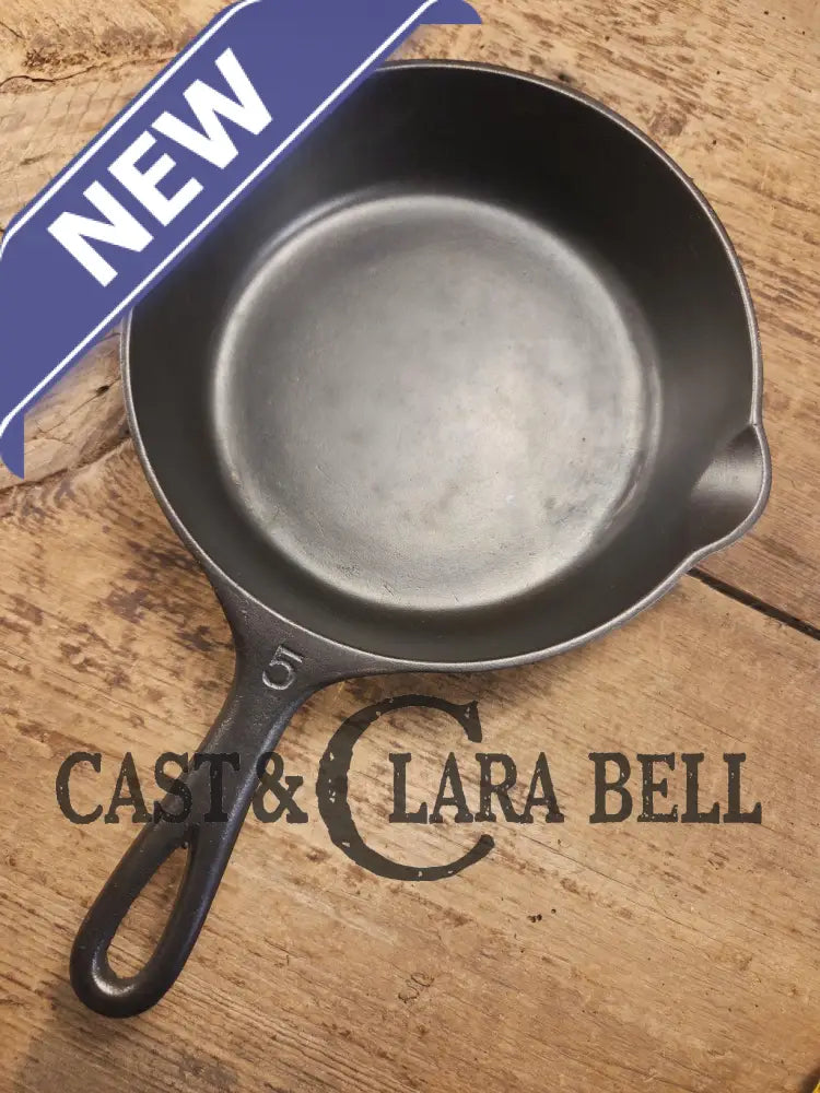 Absolute stunner. 1907-1912 Griswold ’Erie’ #5 Skillet with Slant Logo and Heat Ring 724. Ready to use. Skillet
