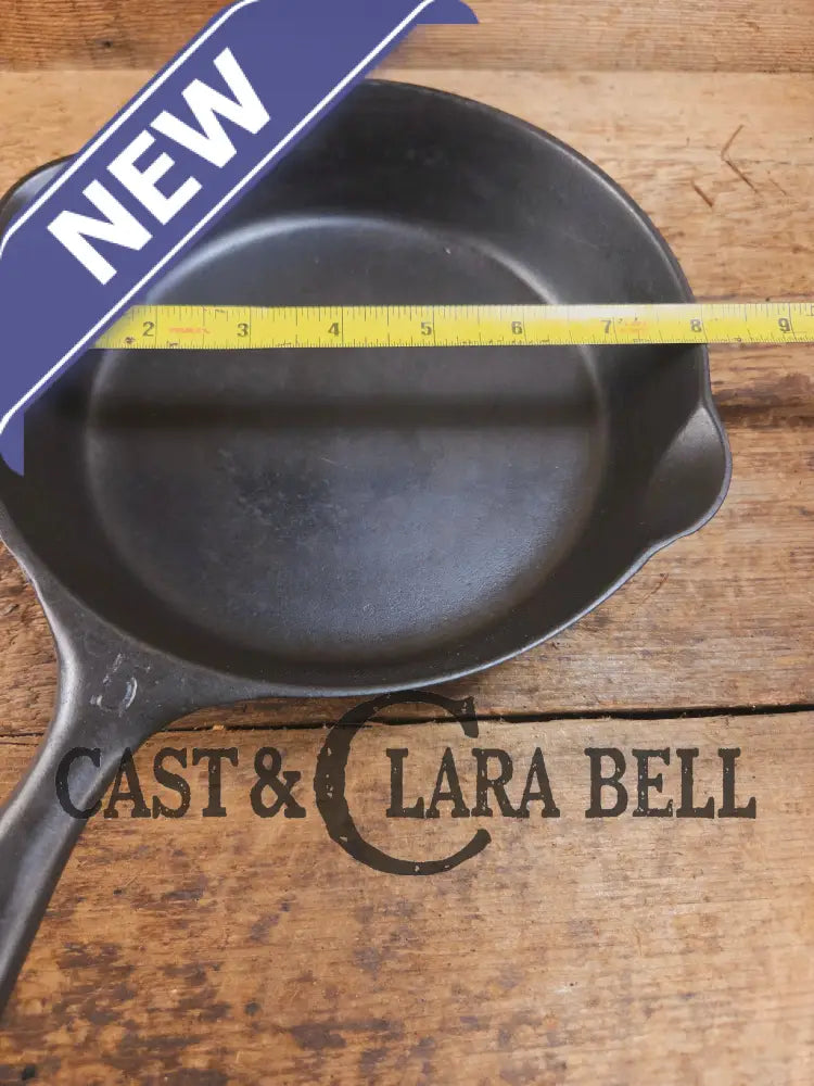 Absolute stunner. 1907-1912 Griswold ’Erie PA USA’ #5 Skillet with Slant Logo and Heat Ring 724 Skillet