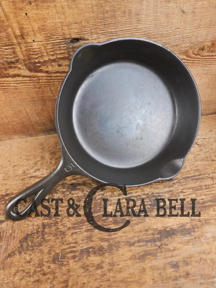 Absolute stunner. 1907-1912 Griswold ’Erie PA USA’ #5 Skillet with Slant Logo and Heat Ring 724 Skillet