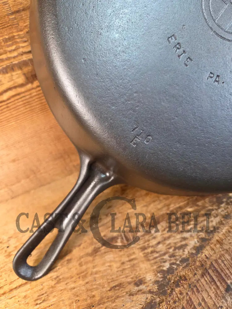 Absolutely Gorgeous. 1940’s #9 Griswold SBL (710 E) cast iron skillet. Unique Groove Handle - Skillet