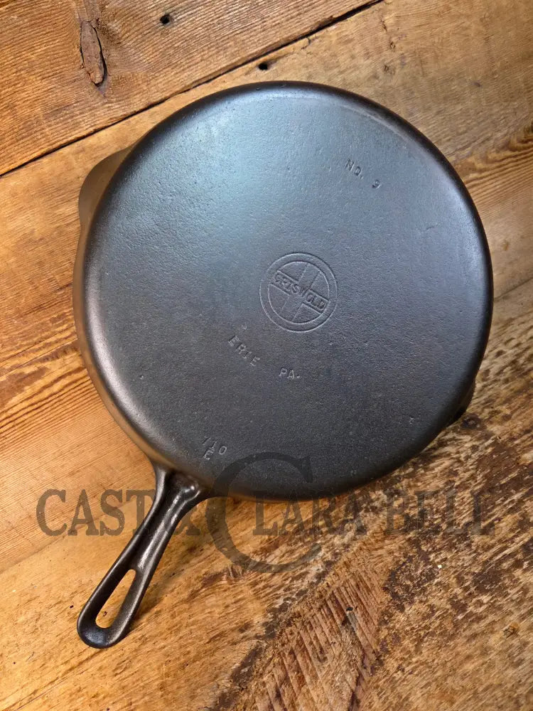 Absolutely Gorgeous. 1940’s #9 Griswold SBL (710 E) cast iron skillet. Unique Groove Handle - Skillet