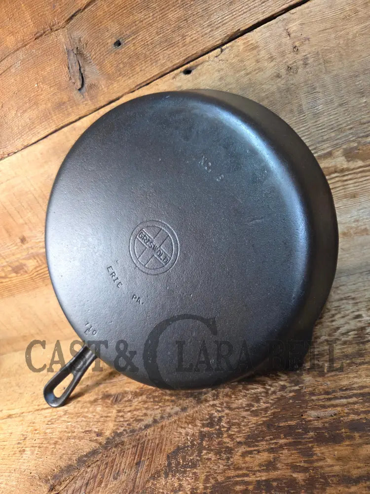 Absolutely Gorgeous. 1940’s #9 Griswold SBL (710 E) cast iron skillet. Unique Groove Handle - Skillet