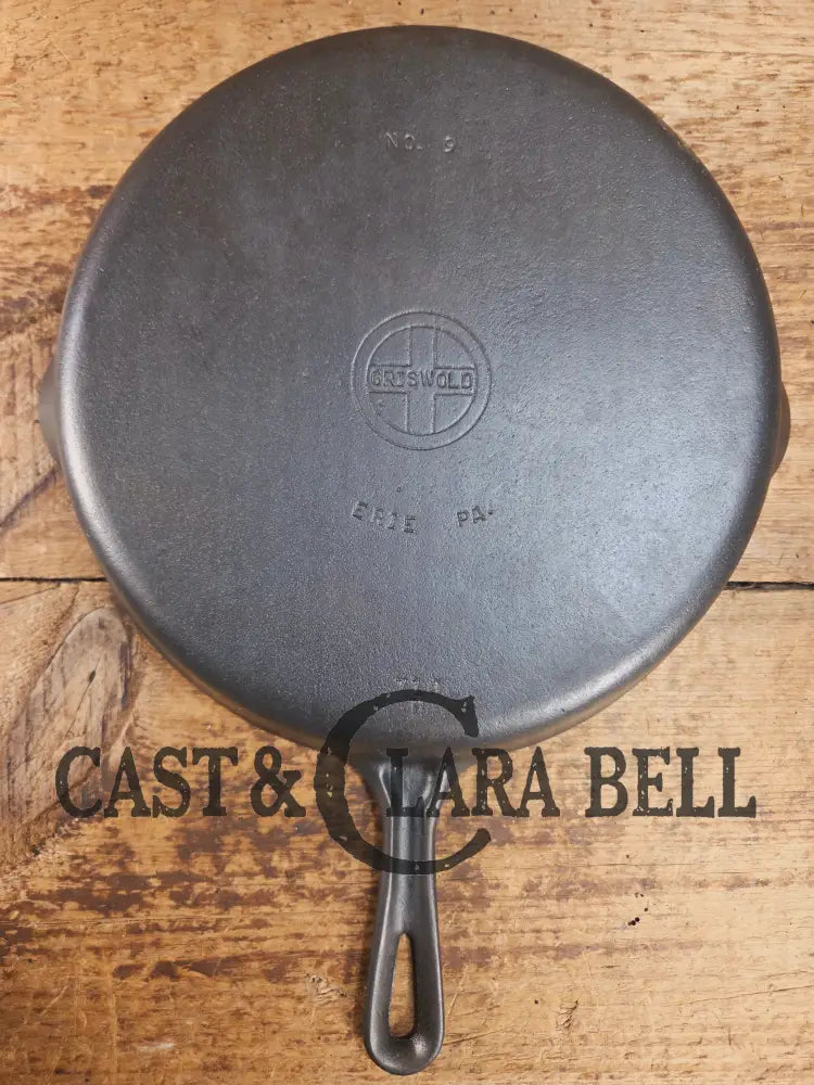 Absolutely Gorgeous. 1940’s #9 Griswold SBL (710 H) cast iron skillet. #710 Skillet