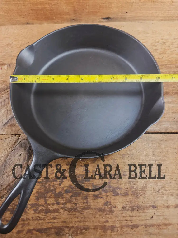 Almost MINT! 1890’s 2nd Series Erie (Griswold) #8 Cast Iron Skillet. Collector grade and ready to cook in your kitchen!