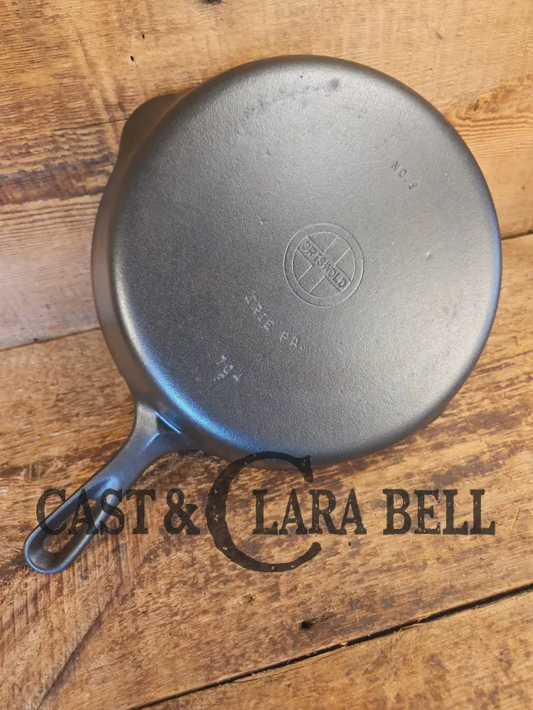 Almost mint! 1940’s Griswold No. 8 Cast Iron Skillet with Small Block Logo 704 F - Skillet