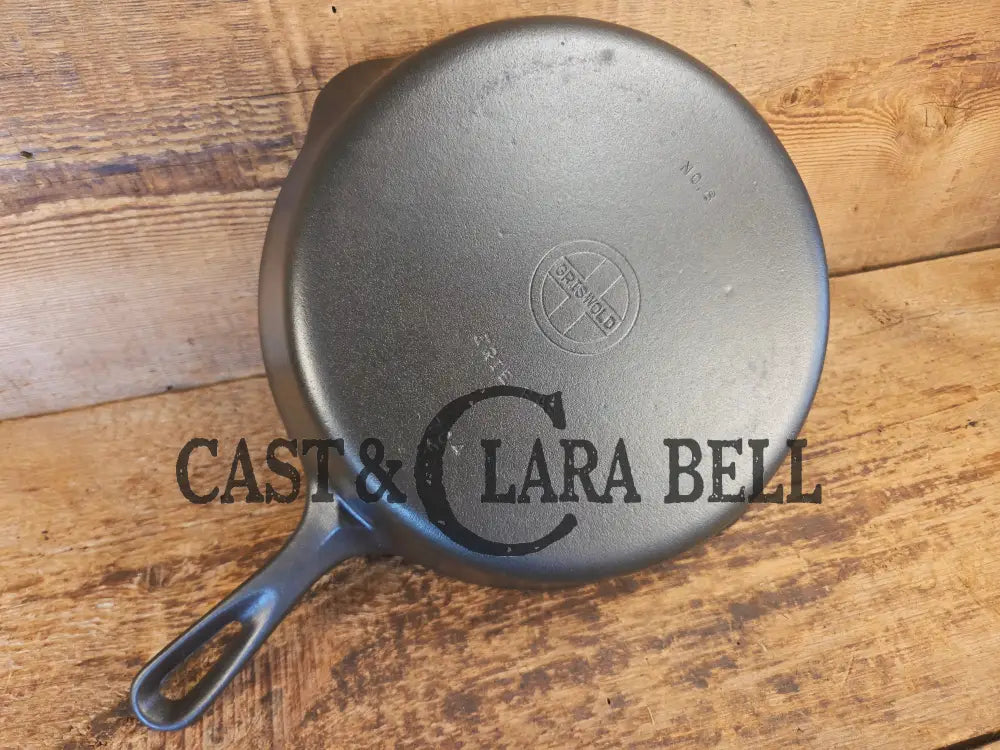 Almost mint! 1940’s Griswold No. 8 Cast Iron Skillet with Small Block Logo 704 F - Skillet