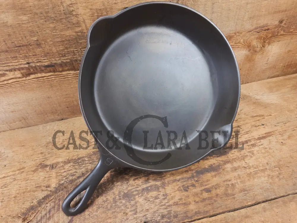 Almost Mint! Early 1910’s Griswold #9 Cast Iron Skillet Large Block Slant Logo ’Erie,’ 710 A - Skillet