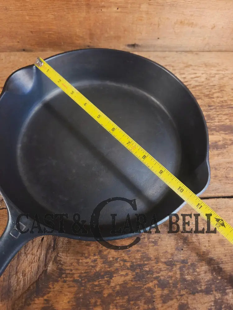 Almost Mint! Griswold #8 Cast Iron Skillet with Large Block Logo and Smooth Bottom 704 V - Skillet