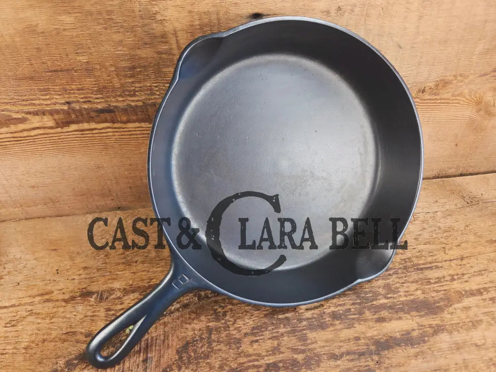 Almost Mint! Griswold #8 Cast Iron Skillet with Large Block Logo and Smooth Bottom 704 V - Skillet