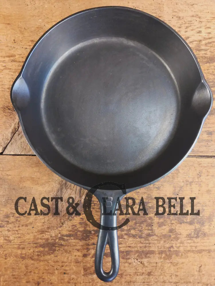 Almost Mint! Griswold #8 Cast Iron Skillet with Large Block Logo and Smooth Bottom 704 V - Skillet