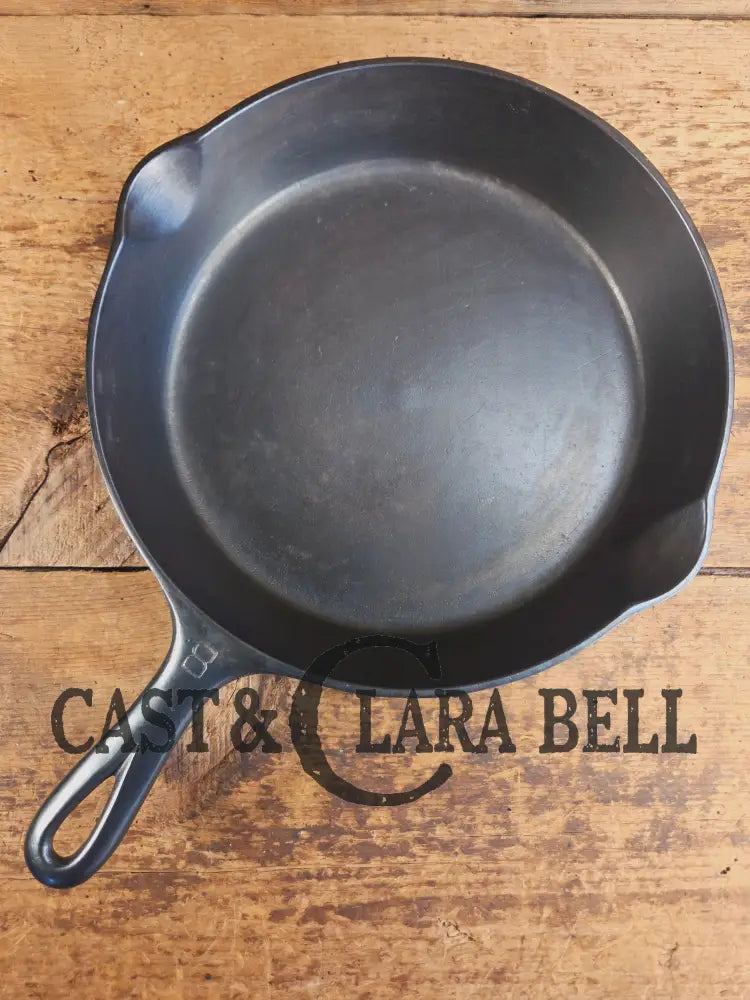 Almost Mint! Griswold #8 Cast Iron Skillet with Large Block Logo and Smooth Bottom 704 V - Skillet
