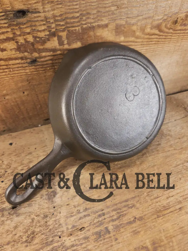 Almost perfect! 1930’s Era Lodge #5 Skillet with 3 Notch Heat Ring. #2 XS markings. SC24
