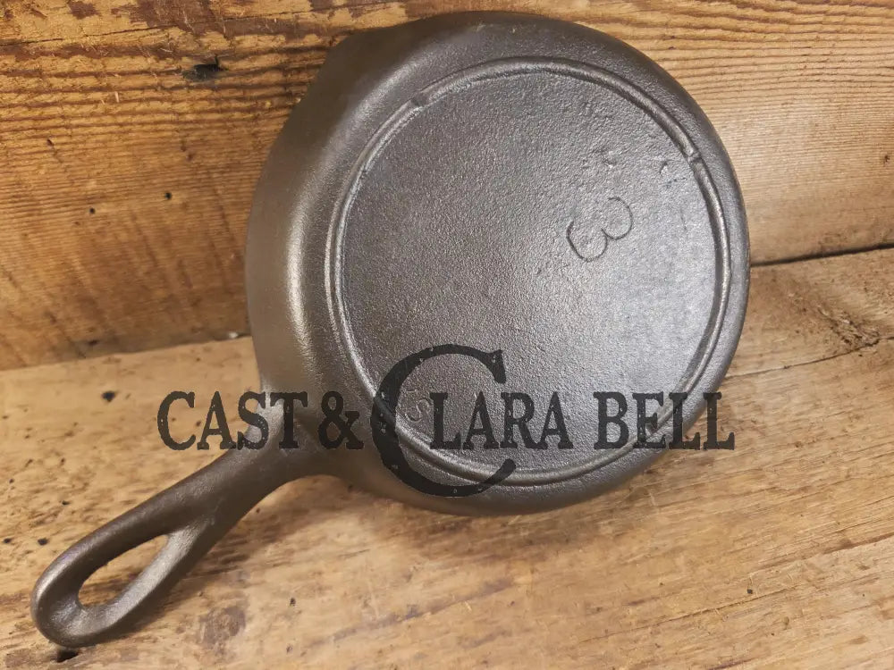 Almost perfect! 1930’s Era Lodge #5 Skillet with 3 Notch Heat Ring. #2 XS markings. SC24