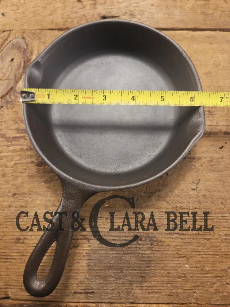 Almost perfect! 1930’s Era Lodge #5 Skillet with 3 Notch Heat Ring. #2 XS markings. SC24