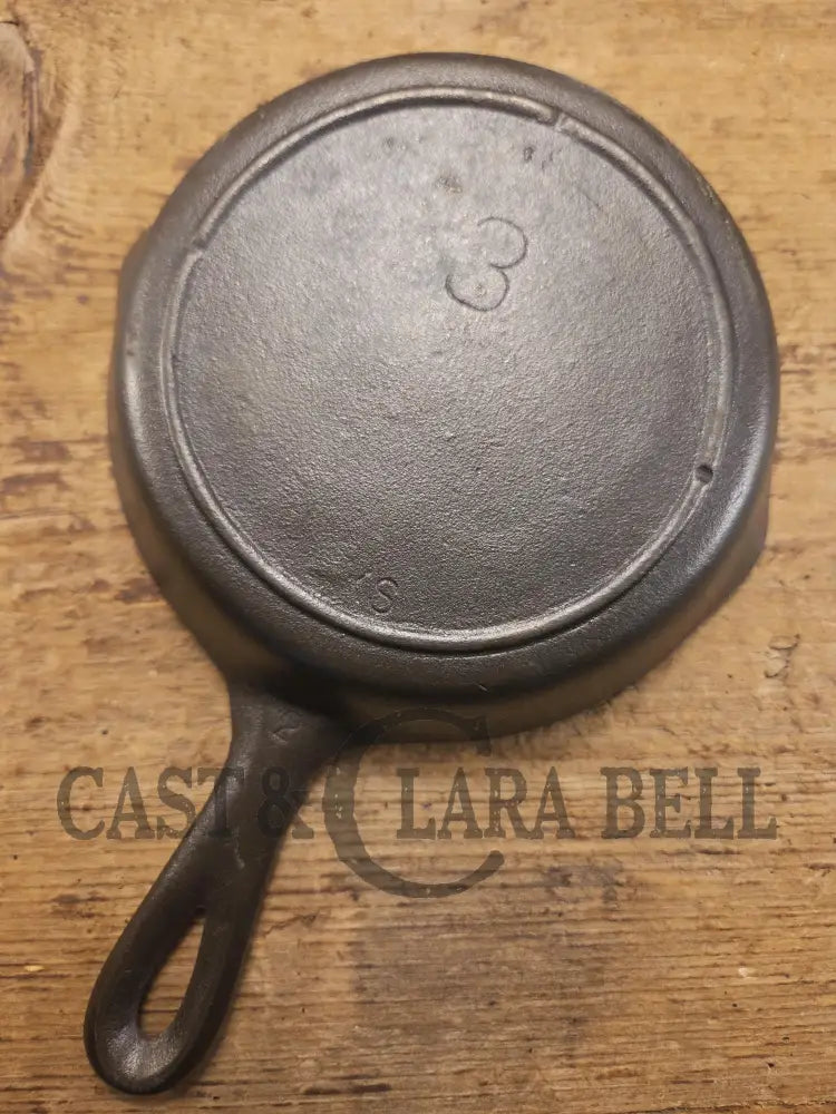 Almost perfect! 1930’s Era Lodge #5 Skillet with 3 Notch Heat Ring. #2 XS markings. SC24