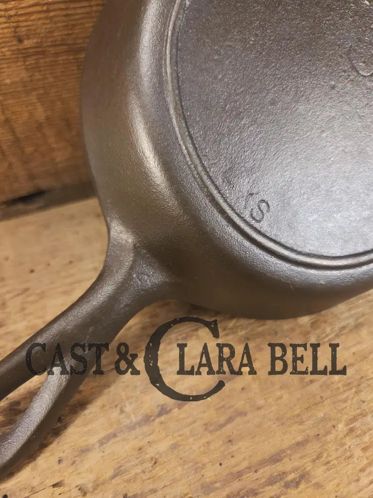 Almost perfect! 1930’s Era Lodge #5 Skillet with 3 Notch Heat Ring. #2 XS markings. SC24