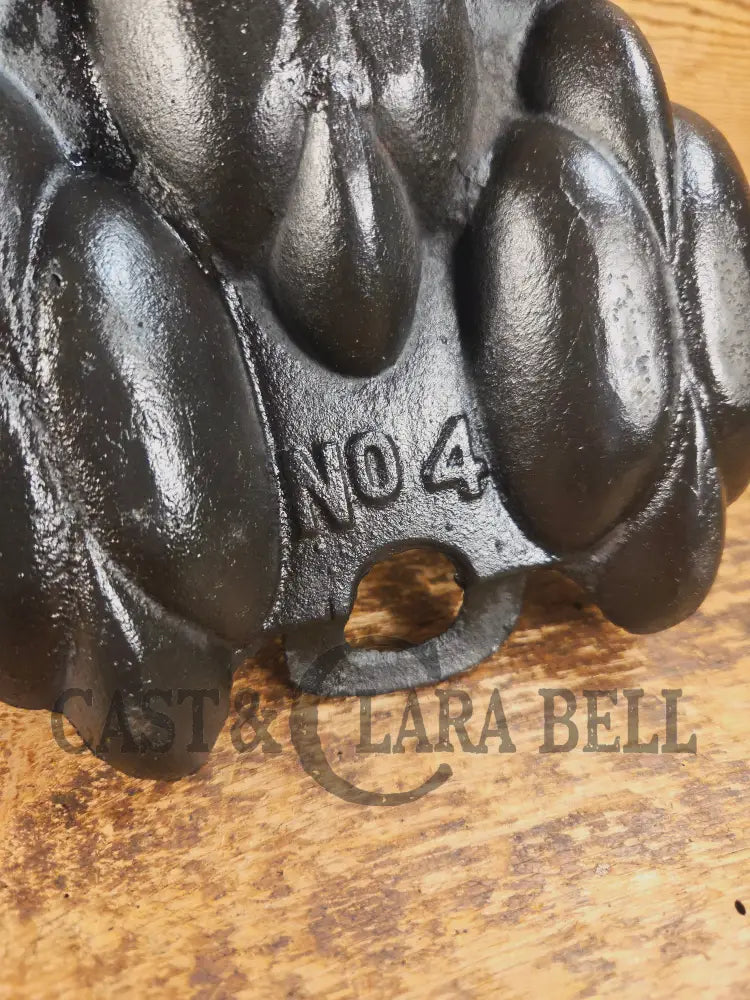 Amazing! 1865-1900 G.M. Filley No. 4 Gem Pan. Rare Piece hard to find. See pics and Description Bakeware