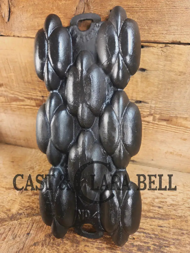 Amazing! 1865-1900 G.M. Filley No. 4 Gem Pan. Rare Piece hard to find. See pics and Description Bakeware