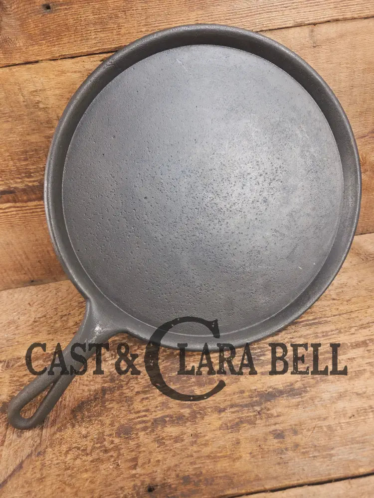 Amazing! Antique #12 handled round griddle! PERFECT pizza griddle or griddle for the cabin! Griddle