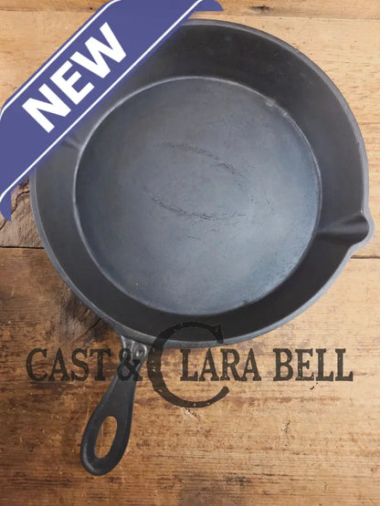Antique elegant gate-marked unknown #10 skillet. Amazing condition Est 1880’s Era. Flat handle raised #10 Pattern