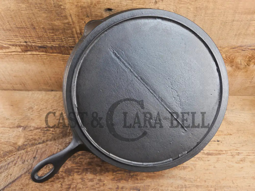 Antique elegant gate-marked unknown #10 skillet. Amazing condition Est 1880’s Era. Flat handle raised #10 Pattern