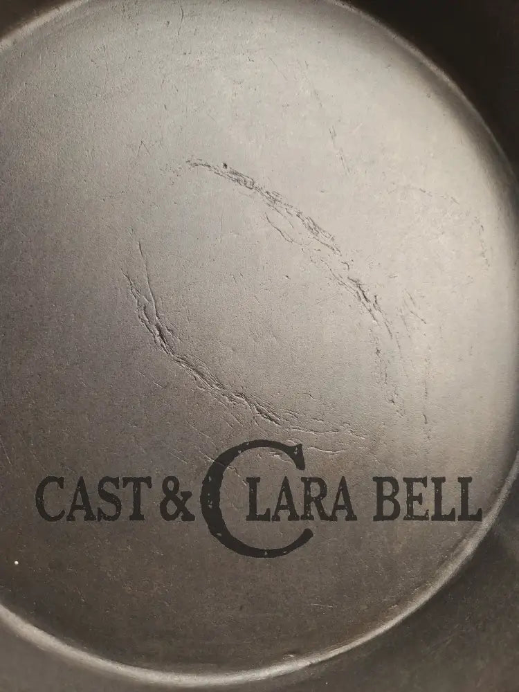 Antique elegant gate-marked unknown #10 skillet. Amazing condition Est 1880’s Era. Flat handle raised #10 Pattern