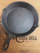 Antique elegant gate-marked unknown #10 skillet. Amazing condition Est 1880’s Era. Flat handle raised #10 Pattern