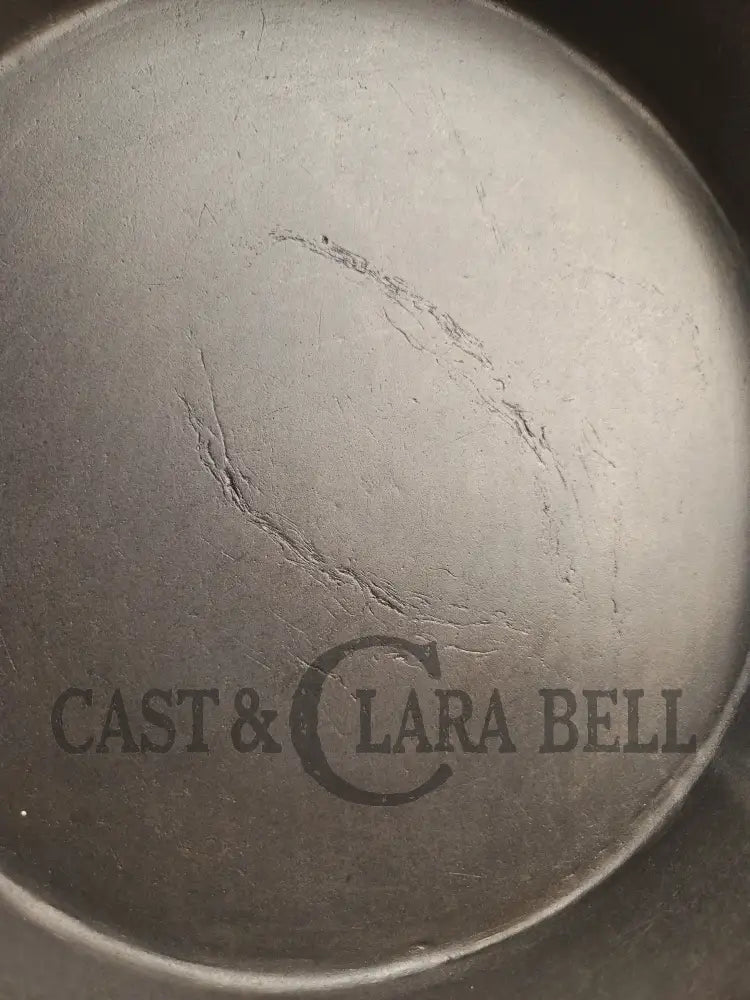 Antique elegant gate-marked unknown #10 skillet. Amazing condition Est 1880’s Era. Flat handle raised #10 Pattern