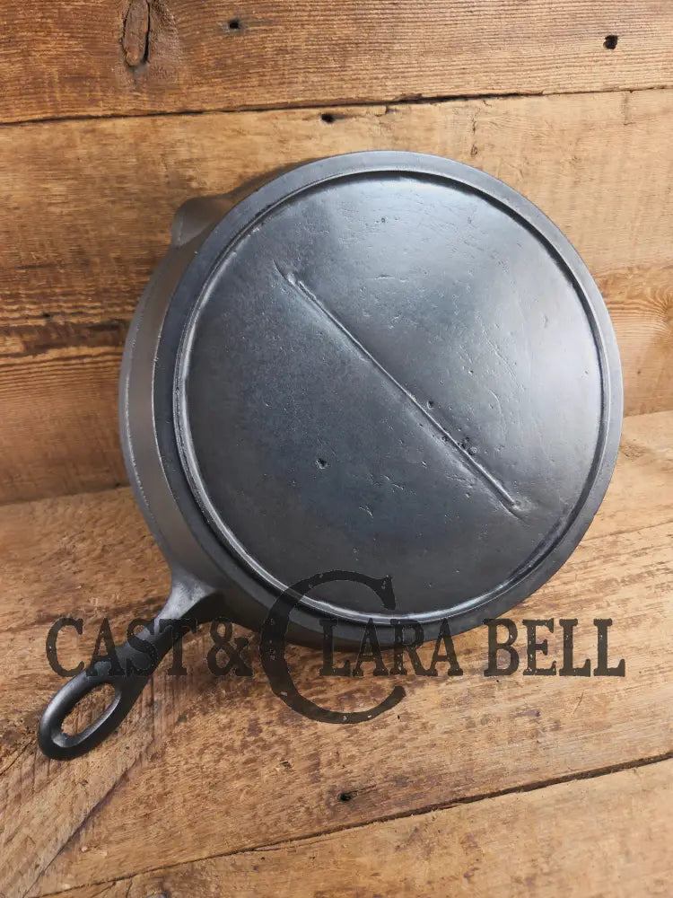 Antique elegant gate-marked unknown #10 skillet. This is GORGEOUS. Est 1880’s Era. Flat handle raised #10 Pattern.