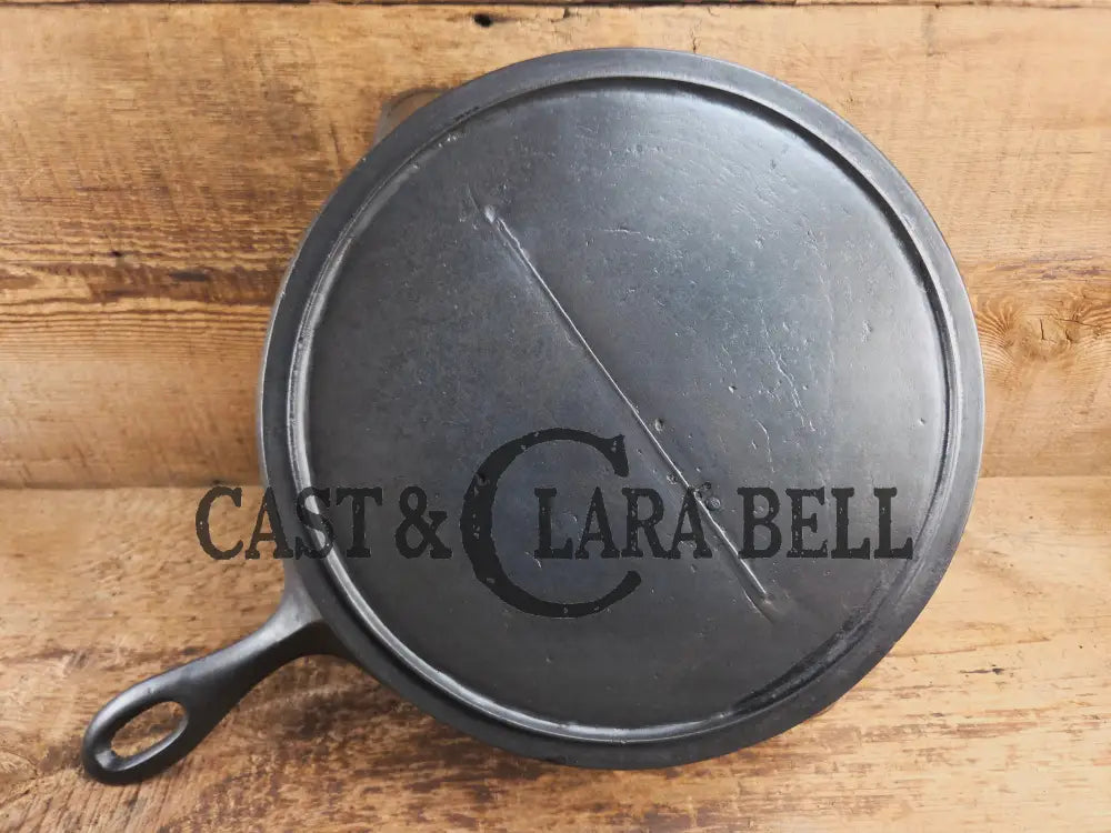 Antique elegant gate-marked unknown #10 skillet. This is GORGEOUS. Est 1880’s Era. Flat handle raised #10 Pattern.
