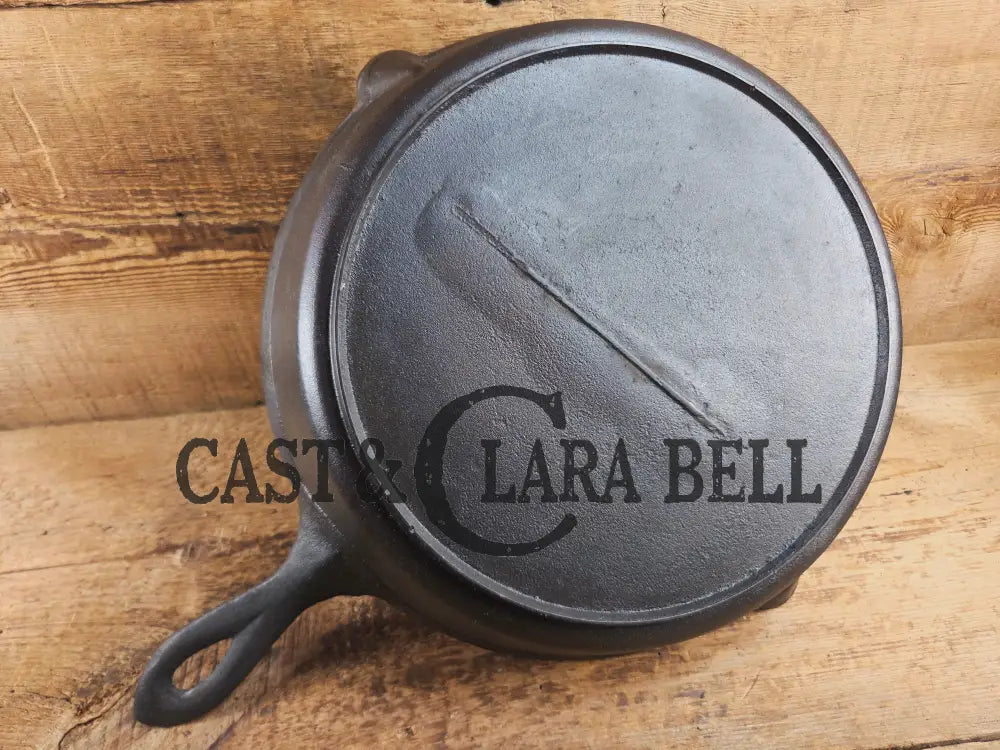 Antique elegant gate-marked unknown #11 deep skillet. Awesome piece of history 1880’s Era. Semi fancy handle possible