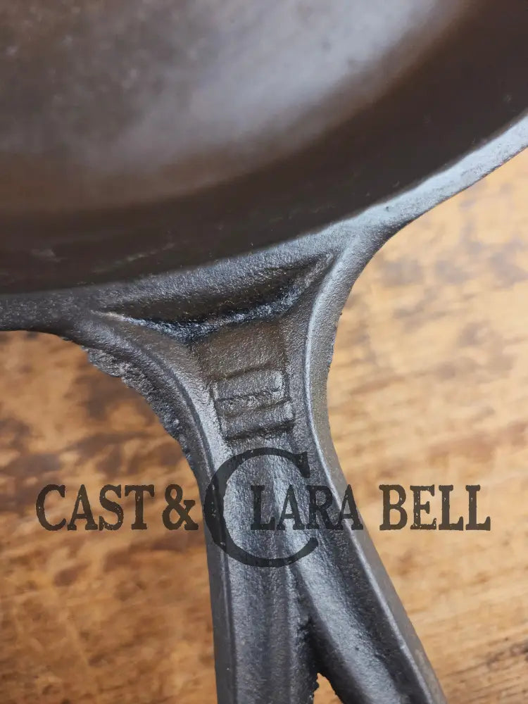 Antique elegant gate-marked unknown #11 deep skillet. Awesome piece of history 1880’s Era. Semi fancy handle possible