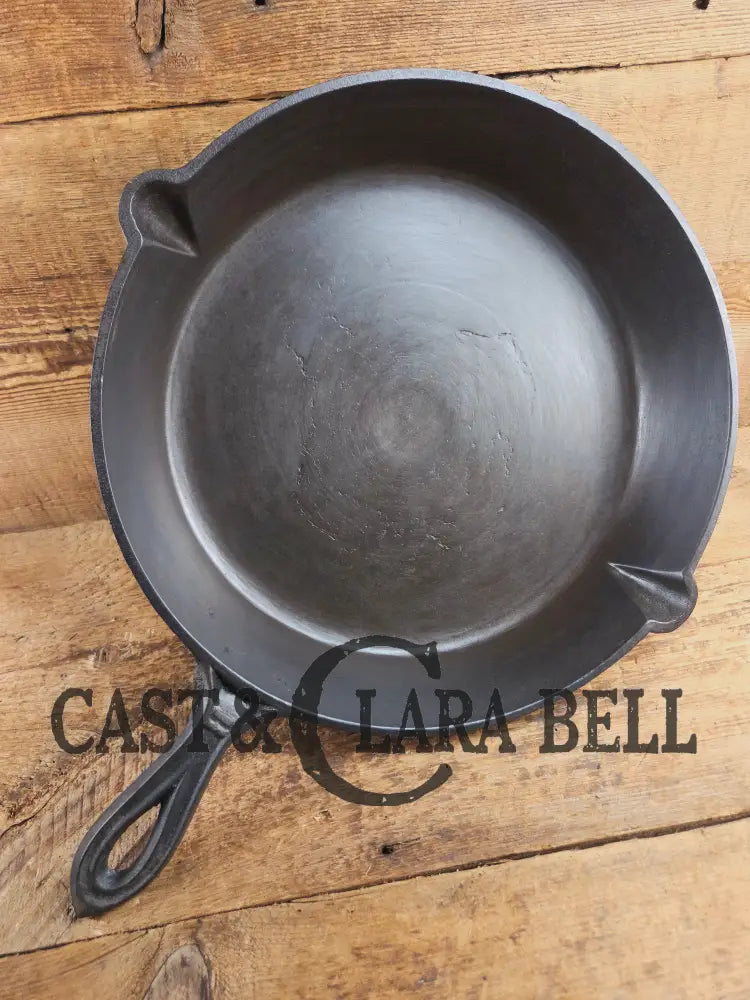 Antique elegant gate-marked unknown #11 deep skillet. Awesome piece of history 1880’s Era. Semi fancy handle possible