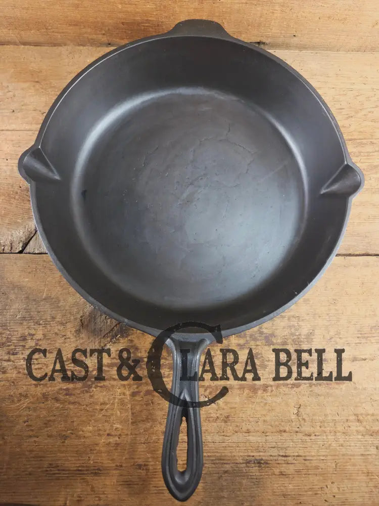 Antique elegant gate-marked unknown #11 deep skillet. This is GORGEOUS. Est 1880’s Era. Semi fancy handle possible Ohio