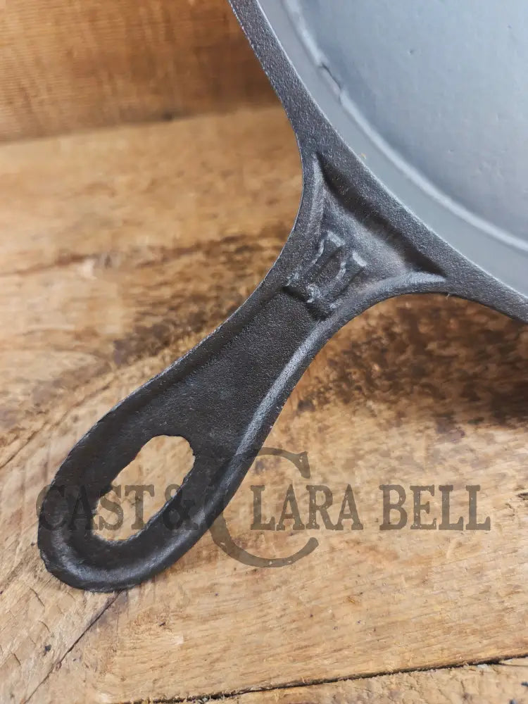 Antique elegant gate-marked unknown #11 skillet. Amazing condition Est 1880’s Era. Flat handle raised #11 Pattern