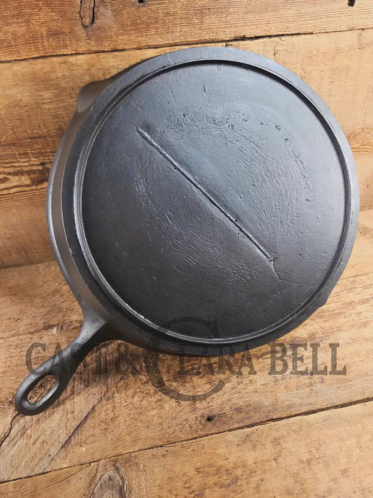 Antique elegant gate-marked unknown #11 skillet. Amazing condition Est 1880’s Era. Flat handle raised #11 Pattern