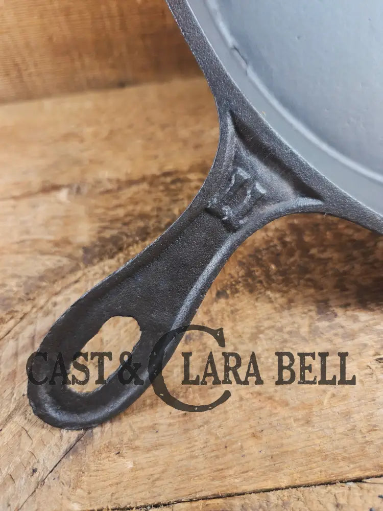 Antique elegant gate-marked unknown #11 skillet. Amazing condition Est 1880’s Era. Flat handle raised #11 Pattern