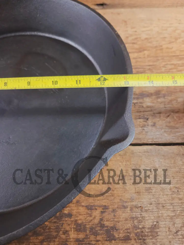 Antique elegant gate-marked unknown #11 skillet. Amazing condition Est 1880’s Era. Flat handle raised #11 Pattern