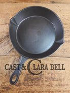 Antique elegant gate-marked unknown #7 skillet. Wonderfully preserved. Est 1880’s Era. Flat handle #7 Pattern. Skillet