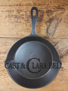 Antique elegant gate-marked unknown #7 skillet. Wonderfully preserved. Est 1880’s Era. Flat handle #7 Pattern. Skillet