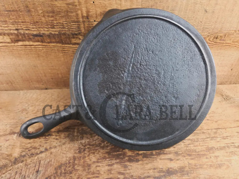 Antique elegant gate-marked unknown #8 skillet. Wonderfully preserved. Est 1880’s Era. Flat handle # Pattern Skillet